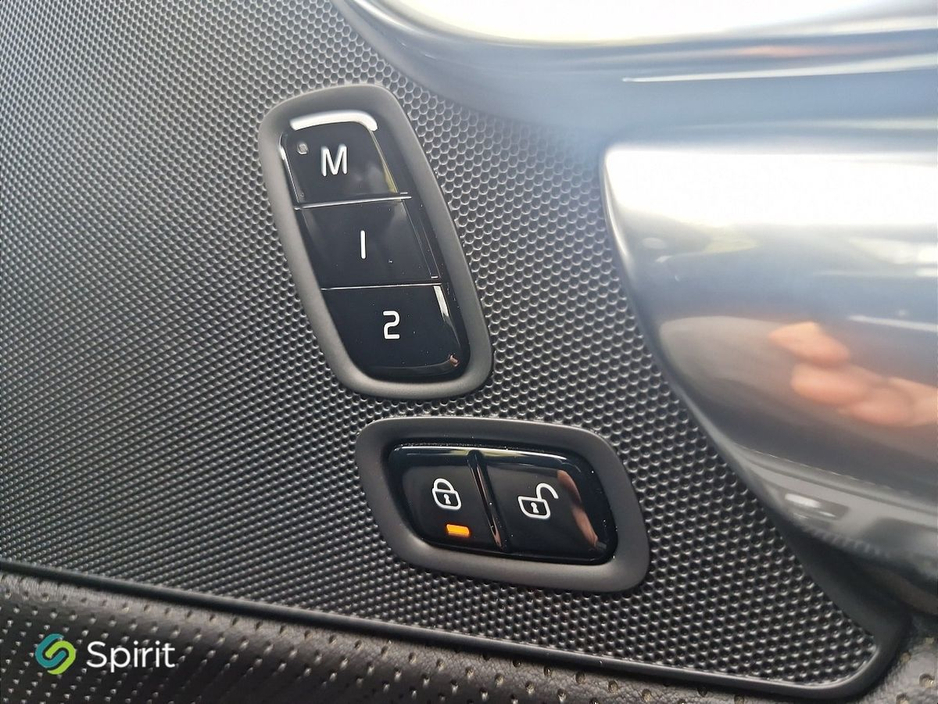 2021 Volvo S90 - image 10