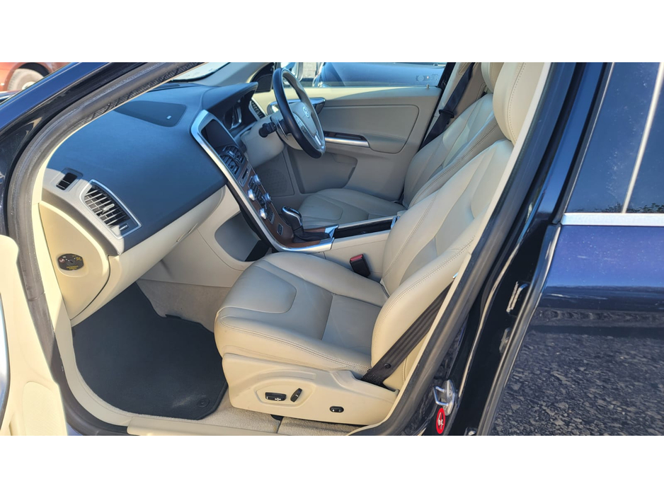 2016 Volvo XC60 - image 20