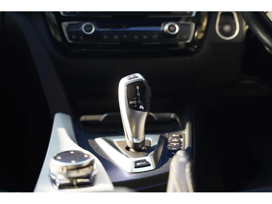 2016 BMW 3 Series - image 19