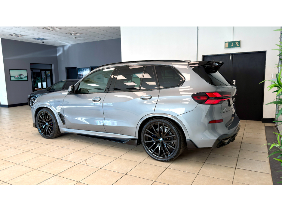 2024 BMW X5 - image 6