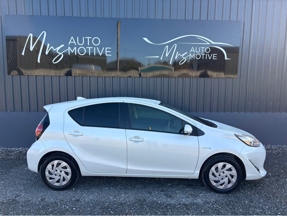 2019 Toyota Aqua - image 2