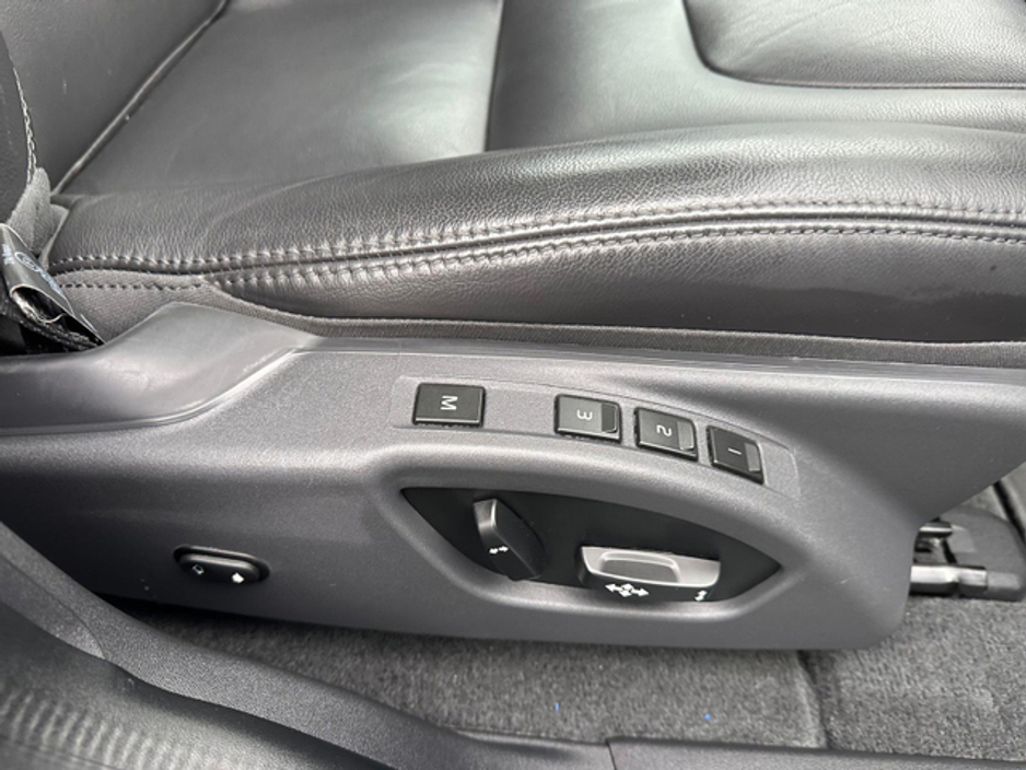 2017 Volvo XC60 - image 21