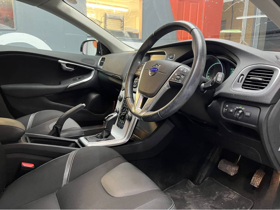 2014 Volvo V40 €10950! 2014 VOLVO V40 1.6 AUTOMATIC / CRUISE CONTROL / REVERSE CAMERA / ELECTRIC MEMORY & HEATED SEATS €10,950