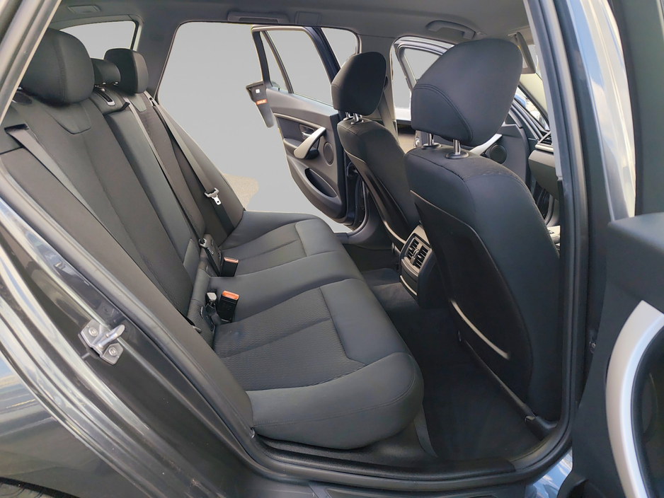 2015 BMW 3 Series - image 13