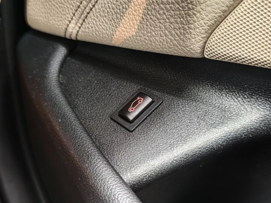 2019 BMW 5 Series - image 28