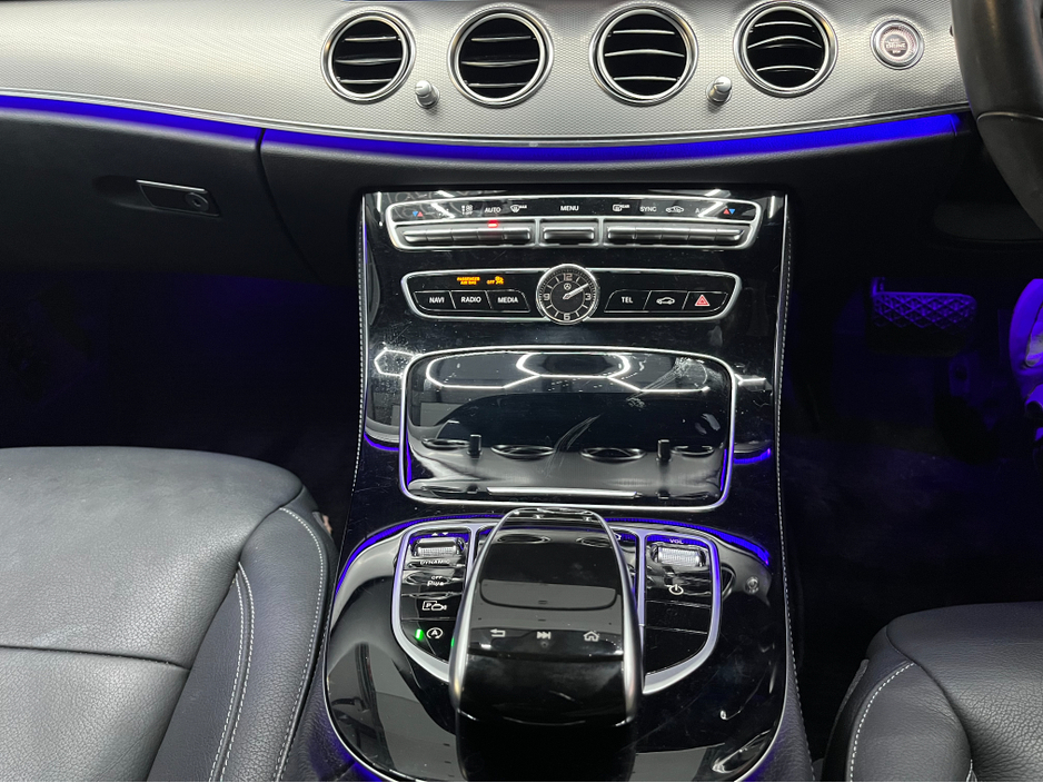 2018 Mercedes-Benz E Class 2018 MERCEDES-BENZ E220D AVANTGARDE 2.0 AUTOMATIC / CRUISE CONTROL / 360° PARKING CAMERA / ELECTRIC MEMORY HEATED FRONT AND REAR SEATS / PADDLE SHIFTERS / APPLE CARPLAY / AMBIENT LIGHTS