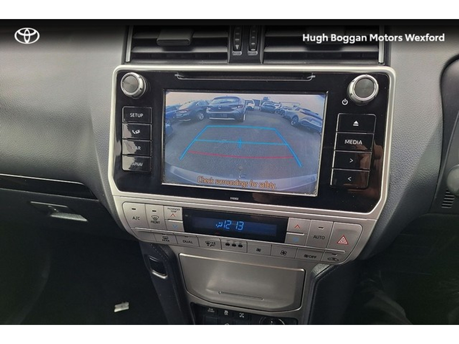 2019 Toyota Landcruiser - image 14