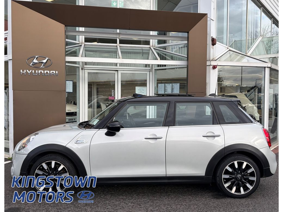 2015 MINI Cooper - image 3