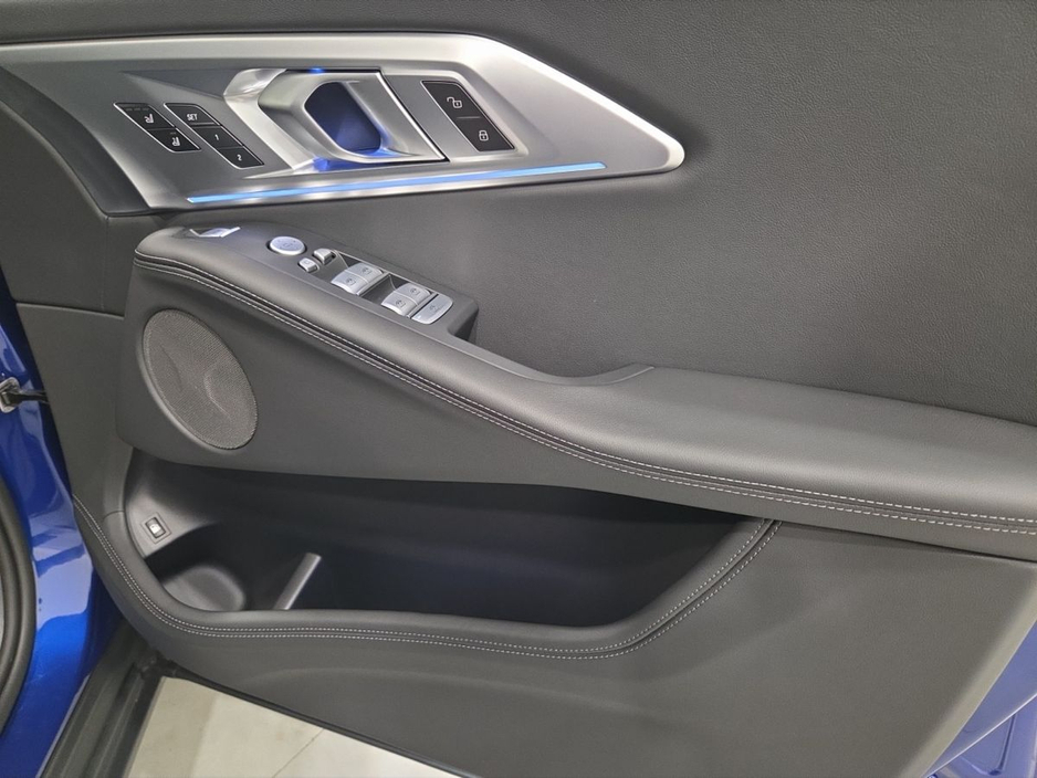 2026 BMW XM - image 22