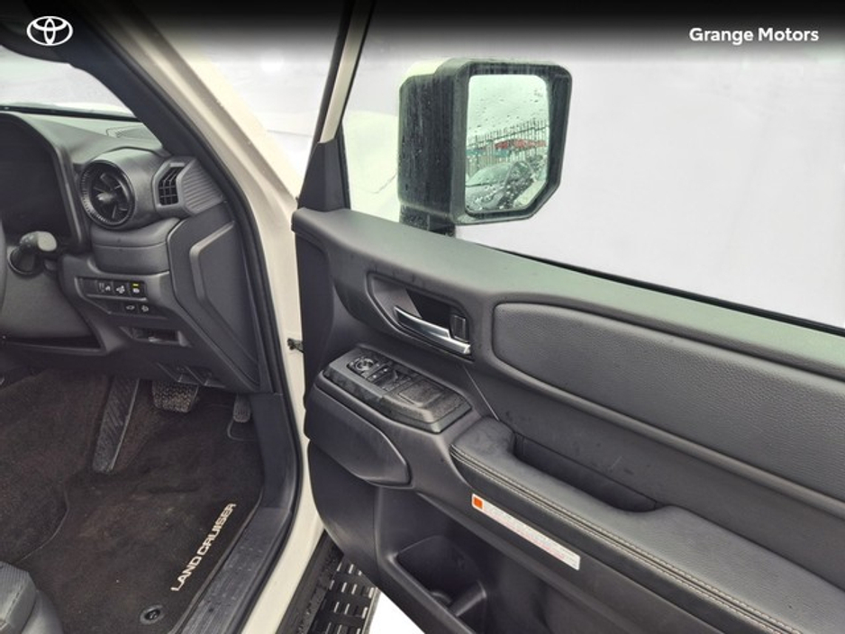 2025 Toyota Landcruiser - image 11