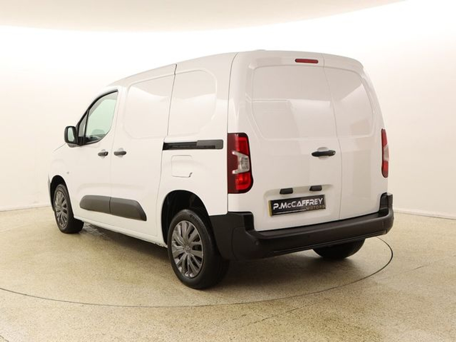 2022 Peugeot Partner - image 5