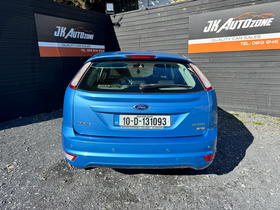2010 Ford Focus - image 5