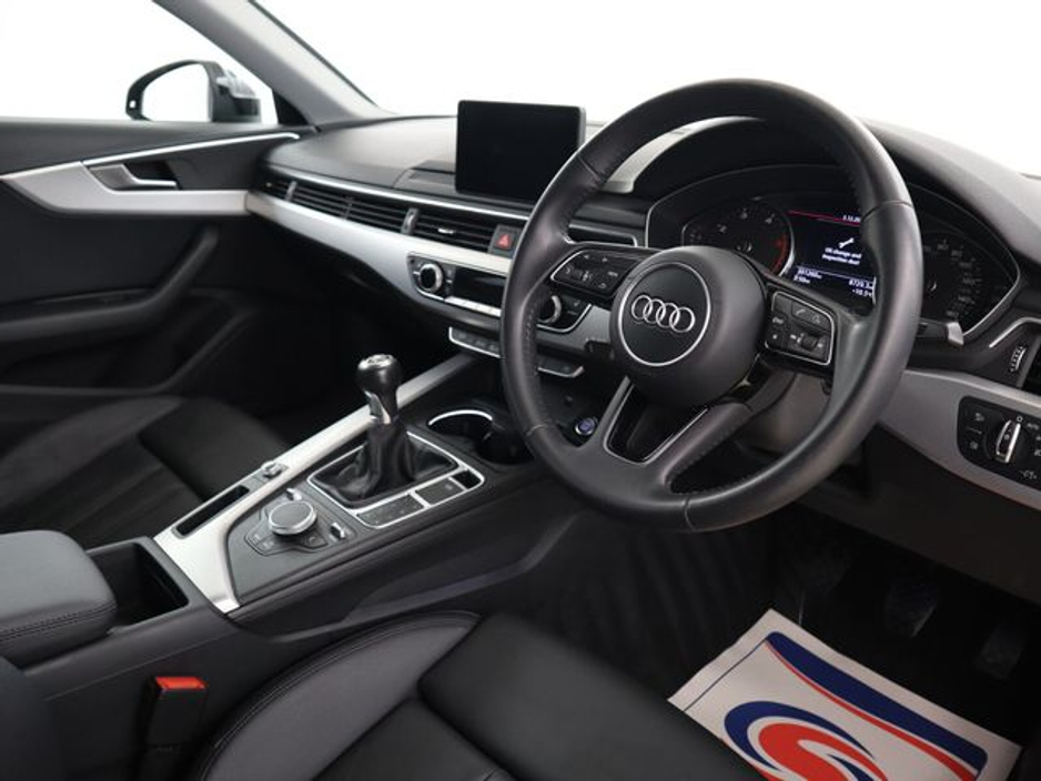 2018 Audi A4 - image 9