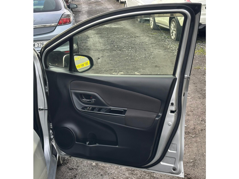 2019 Toyota Vitz - image 11