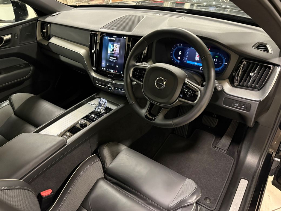 2025 Volvo XC60 - image 21