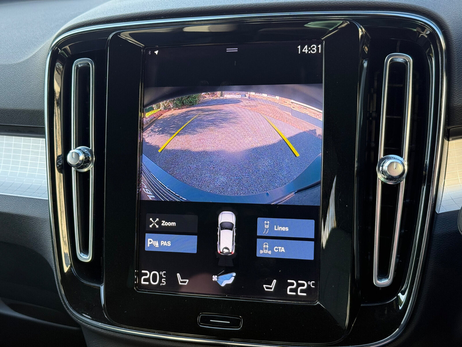 2023 Volvo XC40 - image 20