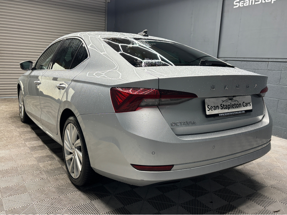 2021 Skoda Octavia - image 11
