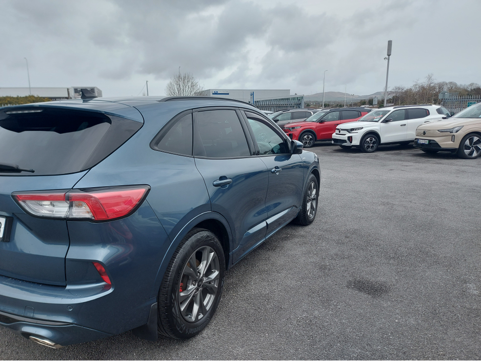 2022 Ford Kuga - image 6