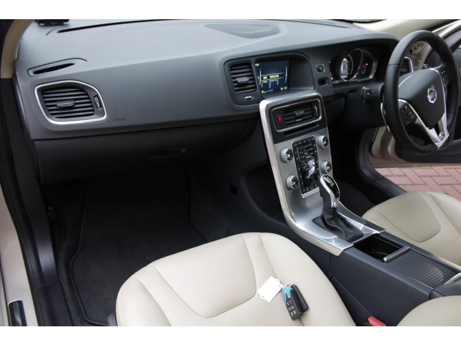 2016 Volvo S60 2.0D4 SE LUXURY EDITION 4DR SALOON AUTOMATIC // STUNNIN CAR WITH ONLY 61.000 KMS // BUY WITH CONFIDENCE AA AND SIMI APPROVED DEALER 2026 // FINANCE ARRANGED // TRADE INS WELCOME // €17,950