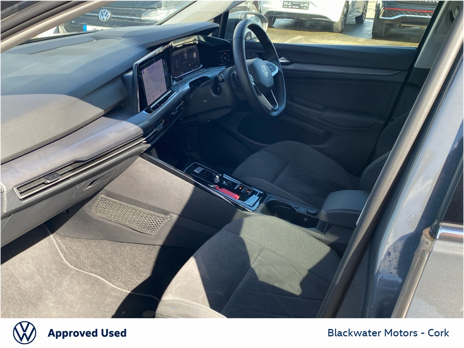 2023 Volkswagen Golf - image 21