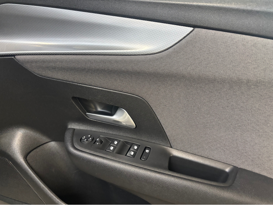 2023 Opel Mokka - image 10