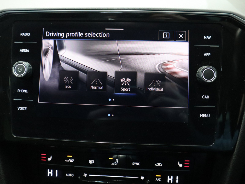 2021 Volkswagen Passat - image 21