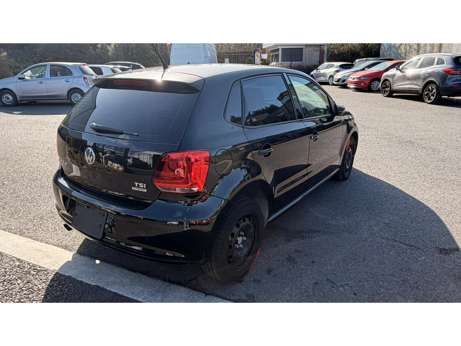 2013 Volkswagen Polo - image 4