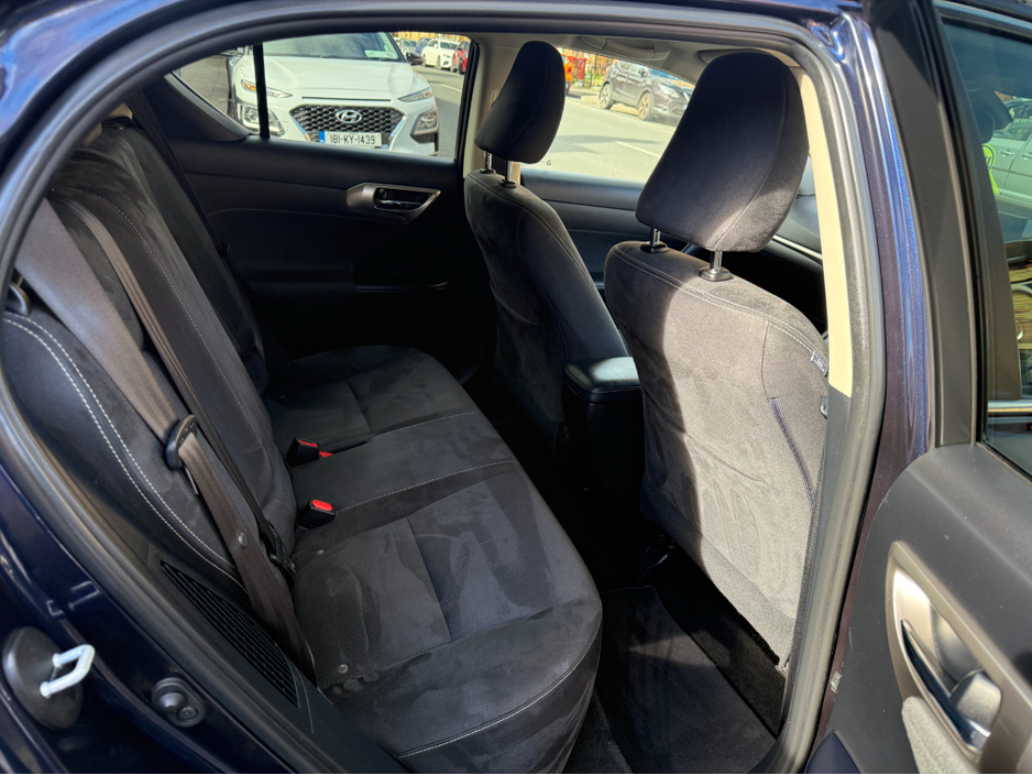 2018 Lexus CT 200 h - image 12