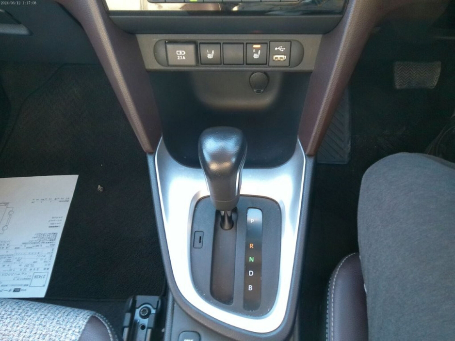 2020 Toyota Yaris Cross - image 10