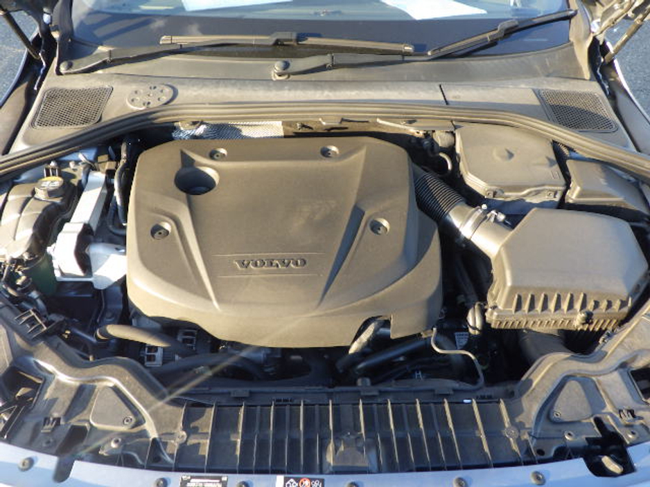 2017 Volvo V60 2.0 D4 DYNAMIC EDITION 190BHP AUTOMATIC **TOP SPEC / ADAPTIVE CRUISE CONTROL / BLIND SPOT ASSIST / BEIGE LEATHER / ELECTRIC & MEMORY FRONT SEATS / HEATED SEATS / REVERSE CAMERA / XENON HEADLIGHTS** €18,900