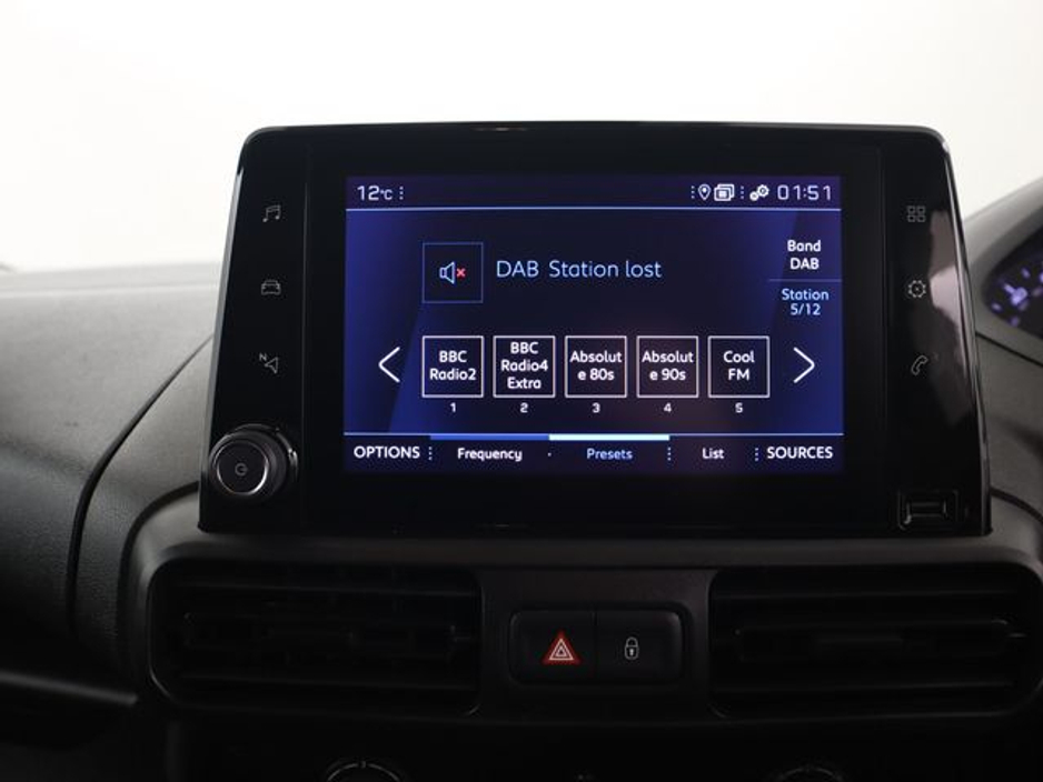 2022 Peugeot Partner - image 11