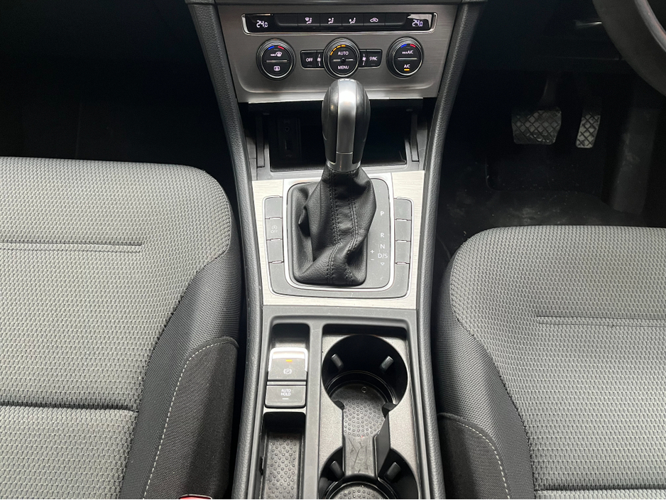 2015 Volkswagen Golf - image 15