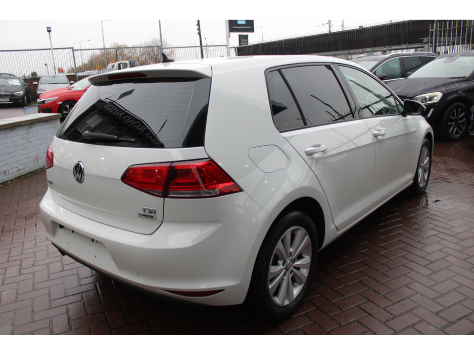 2016 Volkswagen Golf - image 4