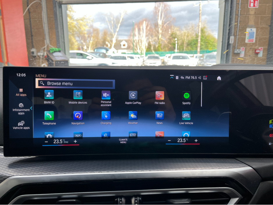 2024 BMW 3 Series - image 28