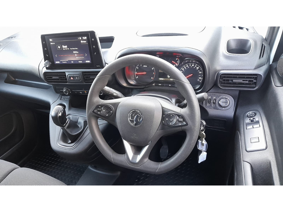 2021 Vauxhall Combo - image 6