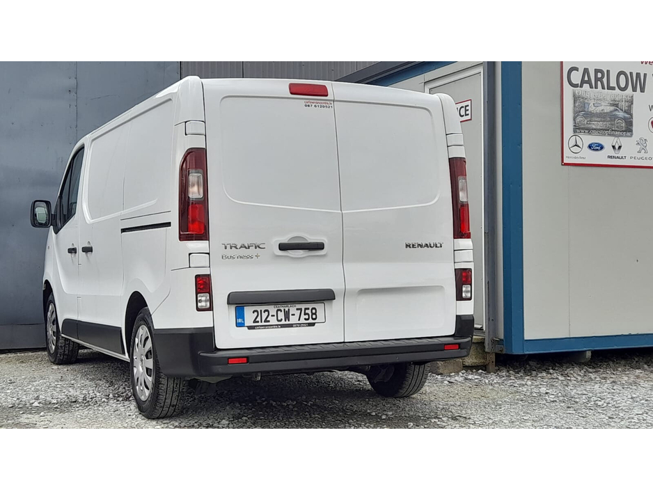2021 Renault Trafic - image 4