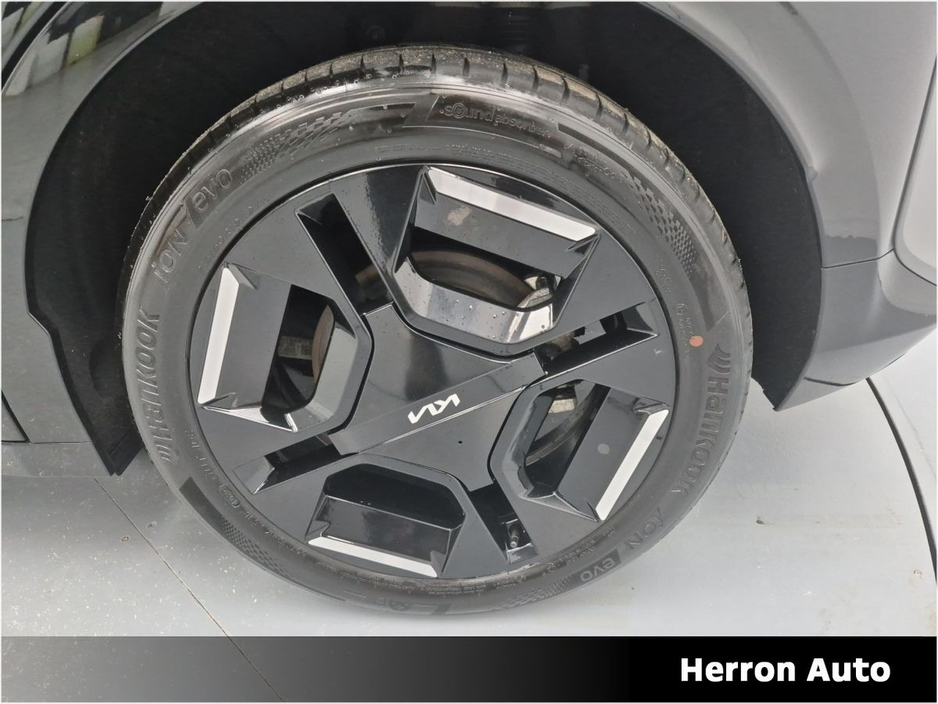 2025 Kia EV3 - image 7