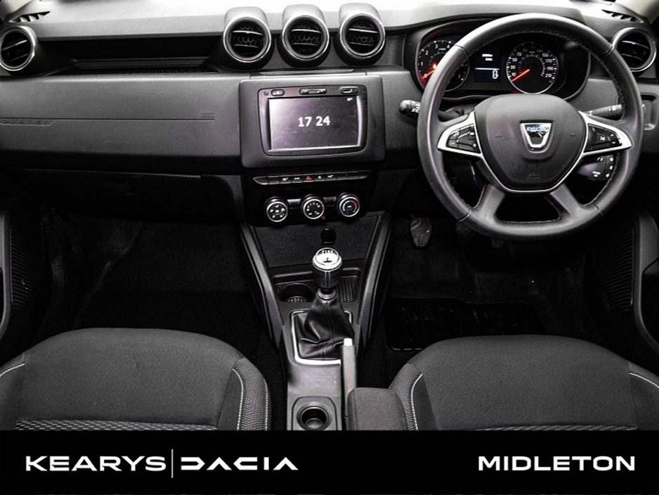 2020 Dacia Duster - image 4