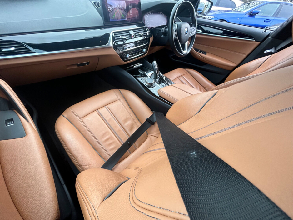 2021 BMW 5 Series - image 5