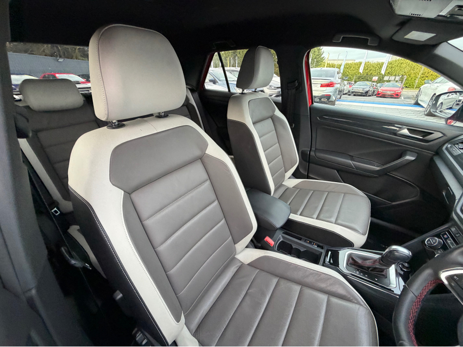 2020 Volkswagen T-Roc - image 13