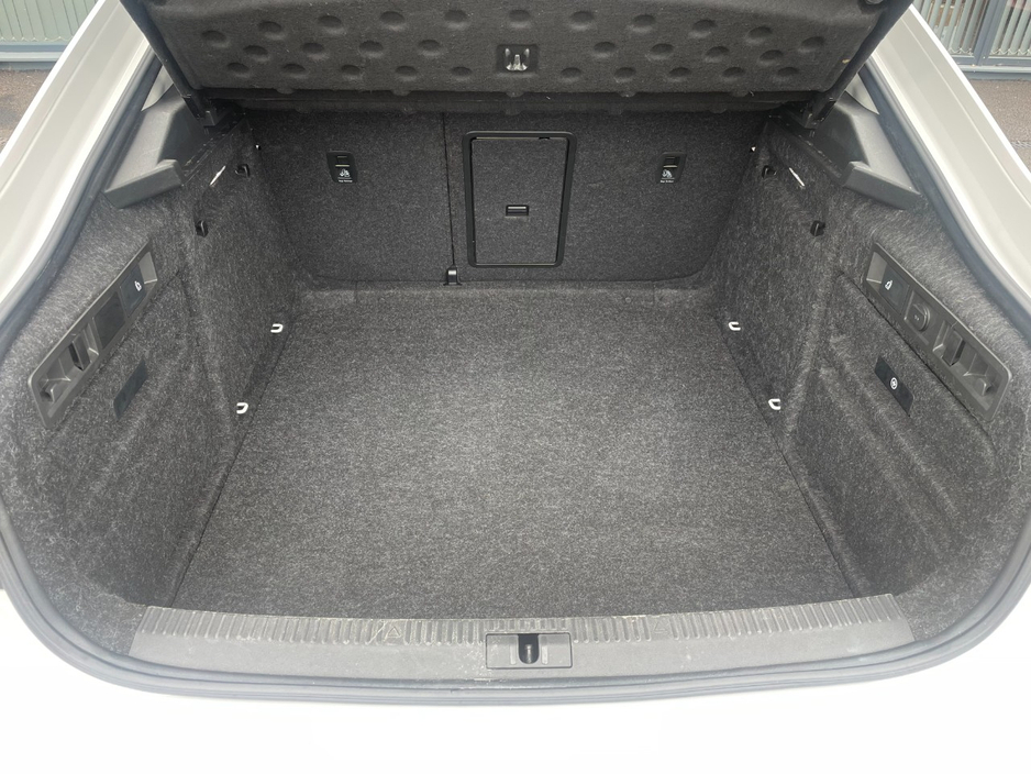 2021 Skoda Superb - image 6