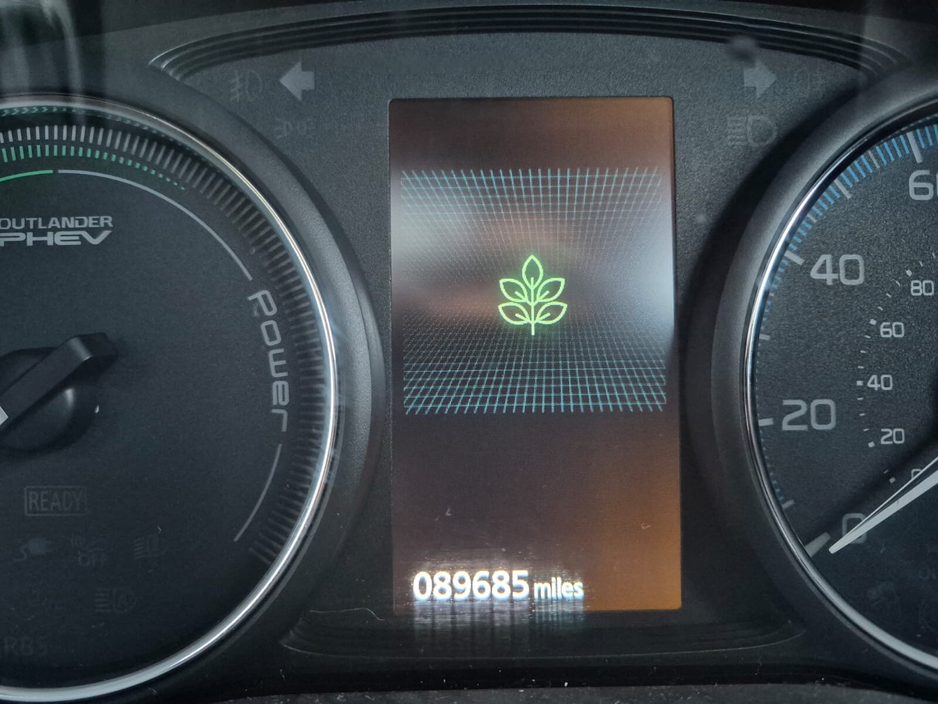 2016 Mitsubishi Outlander PHEV 2.0L MIVEC 4WD 5-Seater Instyle €13,999