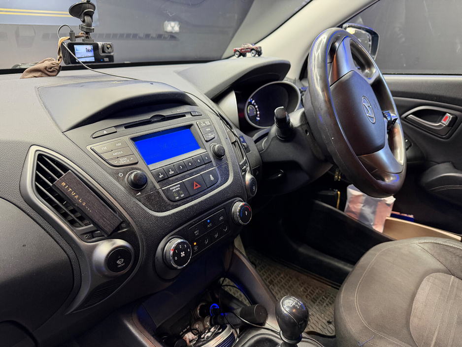 2015 Hyundai ix35 2.0 Diesel Executive 4WD 136hp €5,900