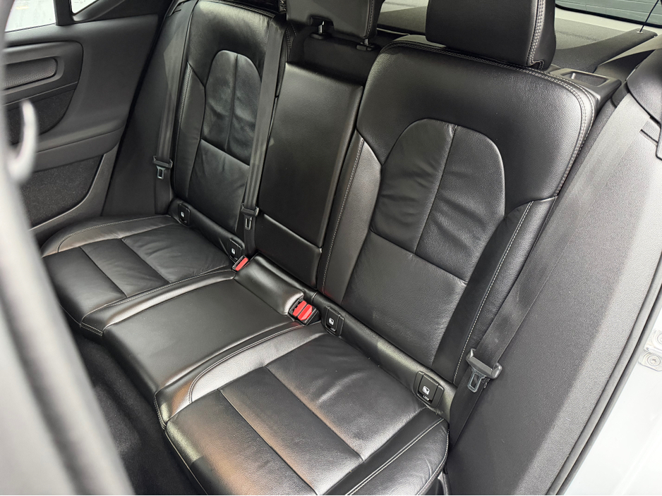2021 Volvo XC40 - image 22