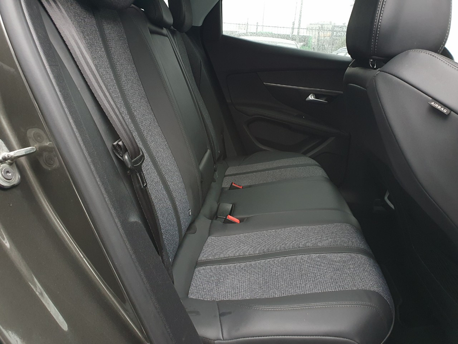 2020 Peugeot 3008 - image 21