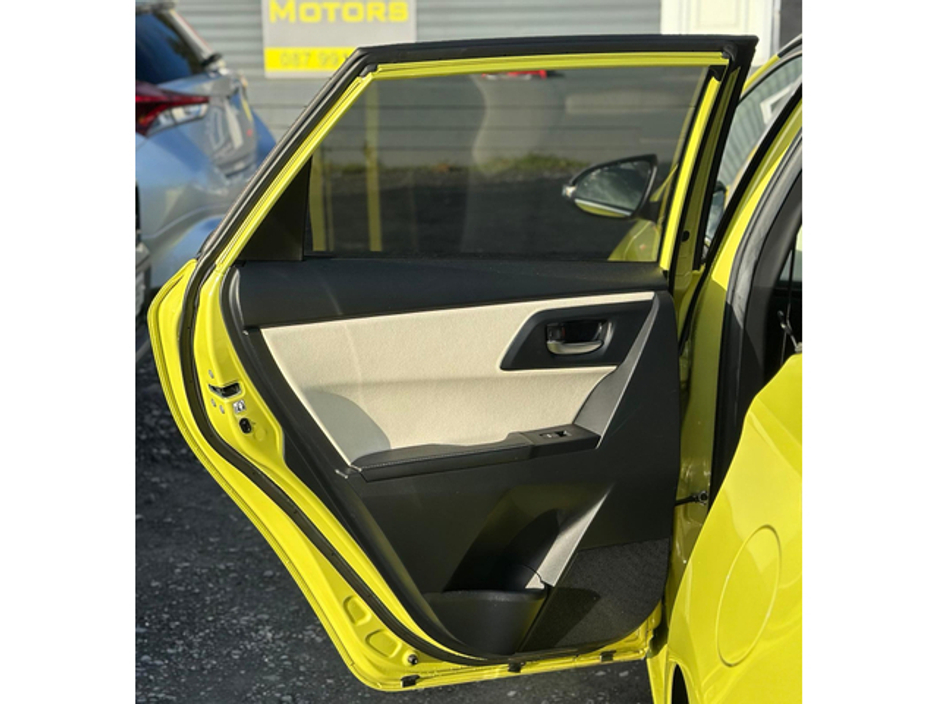 2016 Toyota Auris 1.8L Petrol-Hybrid Automatic (1913) €13,995