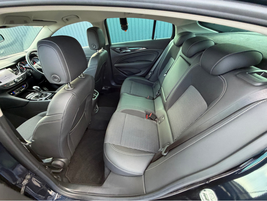 2018 Opel Insignia - image 34