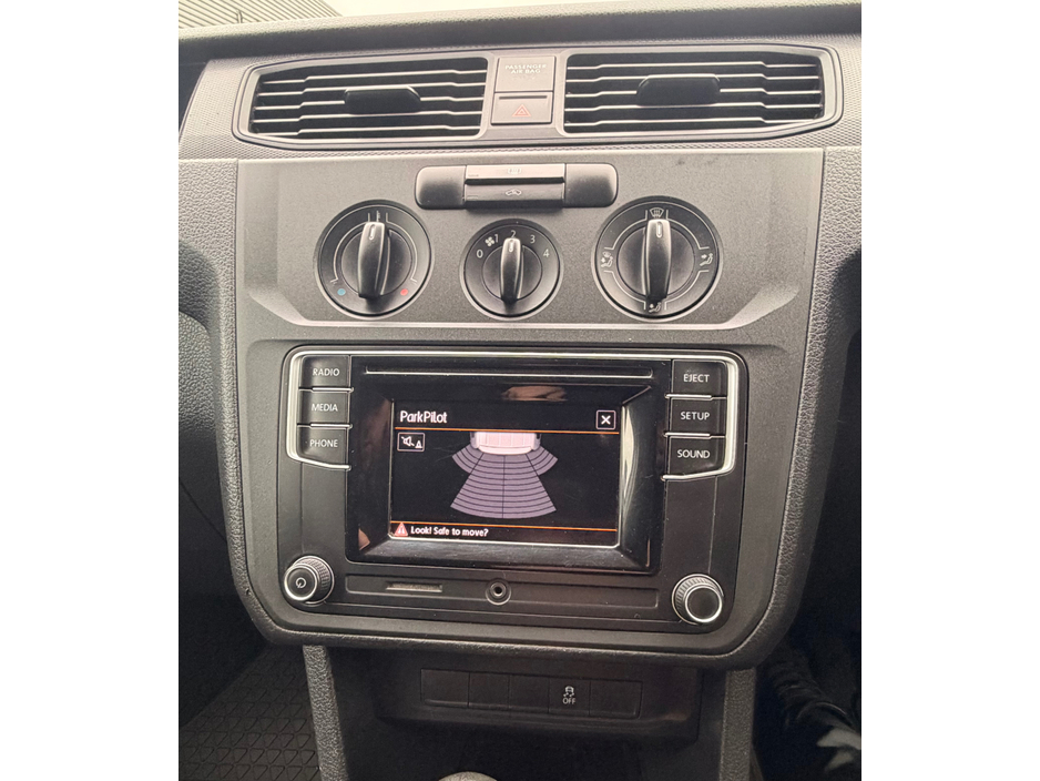 2019 Volkswagen Caddy - image 15