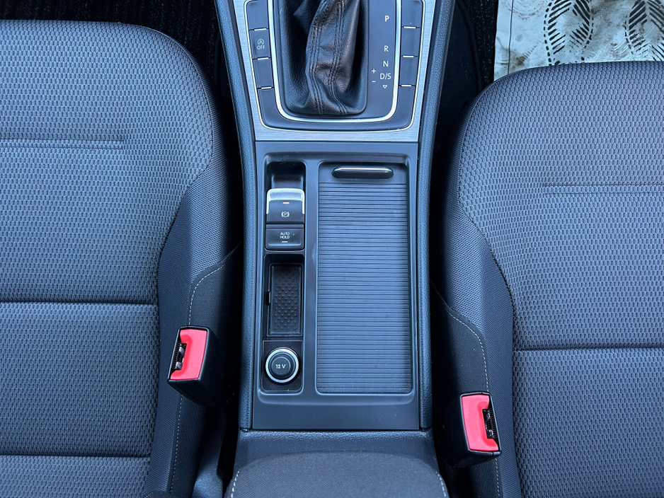 2016 Volkswagen Golf - image 12