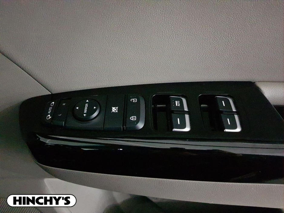 2020 Kia Sportage - image 20